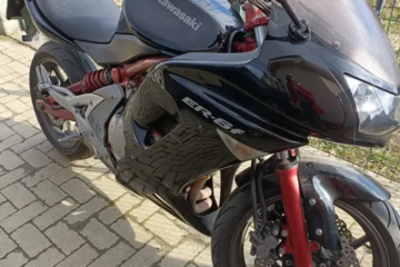 Kawasaki ER6F 650 2006 – lovită dreapta – pornește